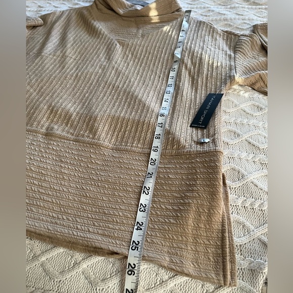 NWT Tahari Sport Viscose blend Pullover Oversized Women’s size small - Picture 11 of 16